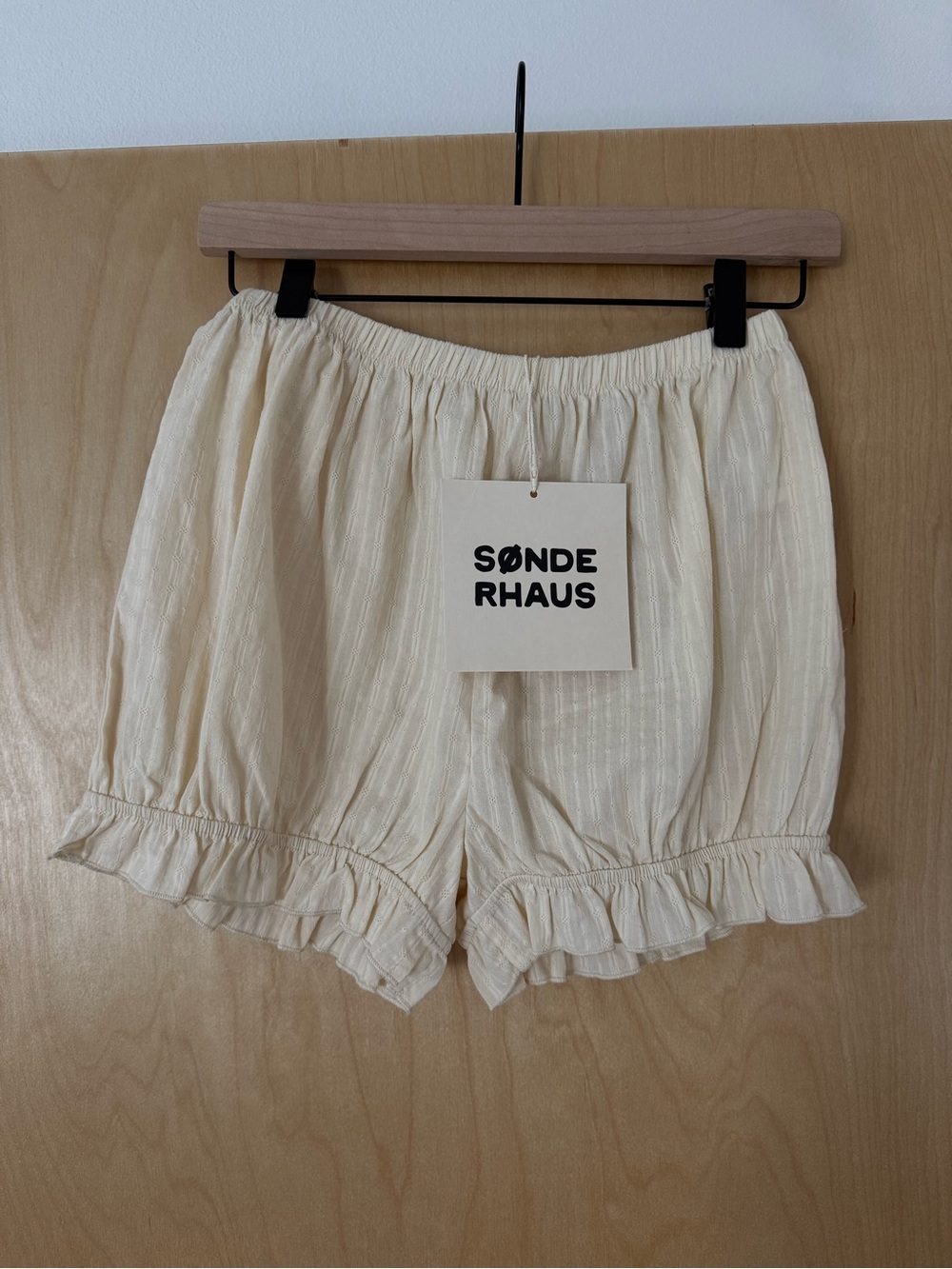 Sonderhaus Romeo Sleep Shorts in Cream Eyelet - Picture 5 of 8
